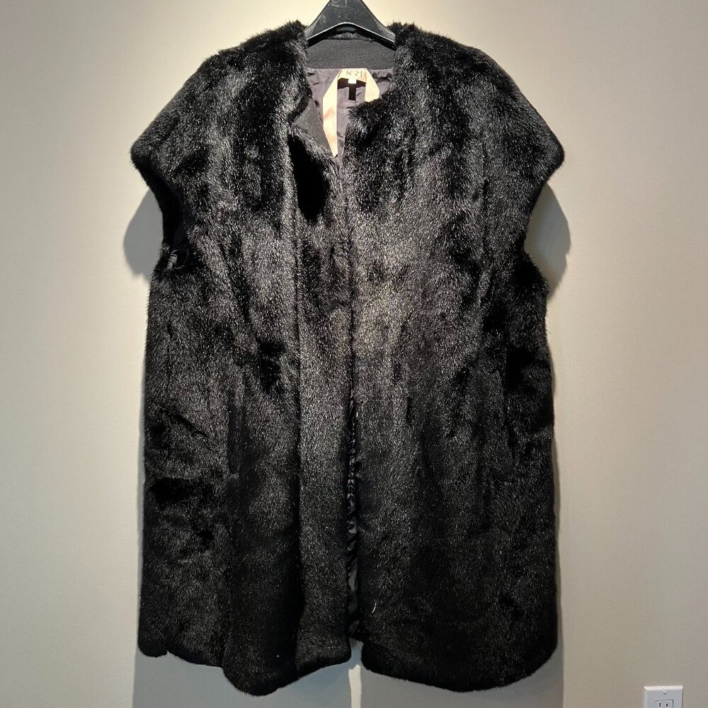 No. 21 Black Coat, Size 36, Used; Great Condition Made in Italy